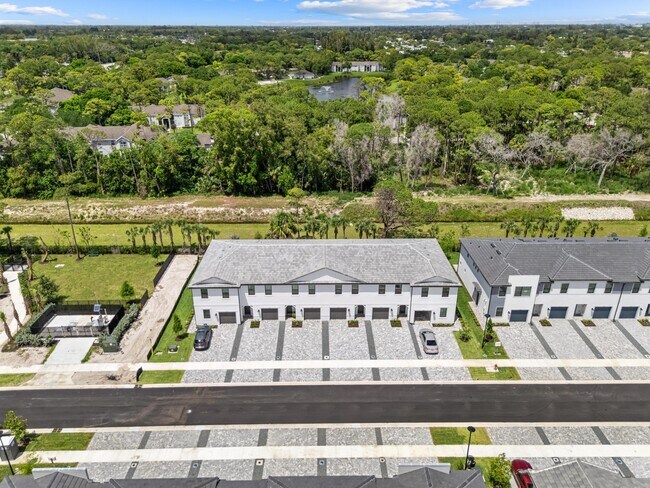 Building Photo - 4315 Efendi Dr