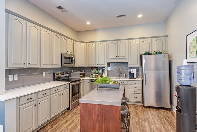 Clubroom Kitchen - Morgan Ridge