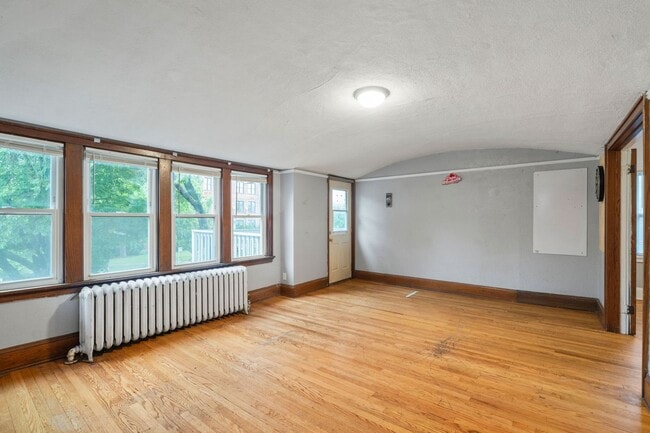 Building Photo - Downer upper across from UWM