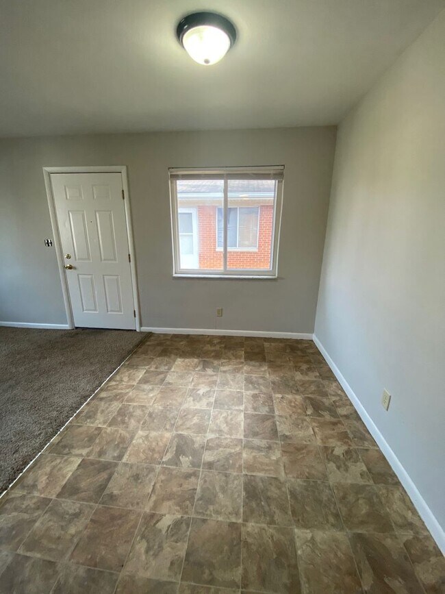 Building Photo - Charming 1Bed/1Bath Apartment with Washer/...