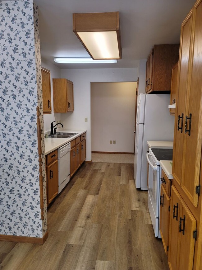 Building Photo - 1831 Rapids St