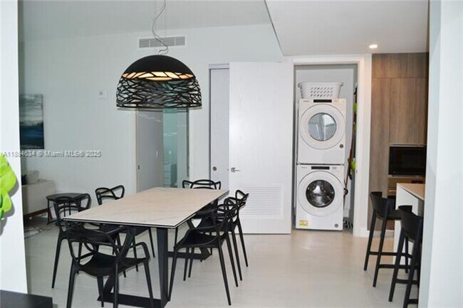 Building Photo - 17550 Collins Ave