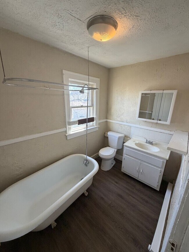 Building Photo - 540 Church St