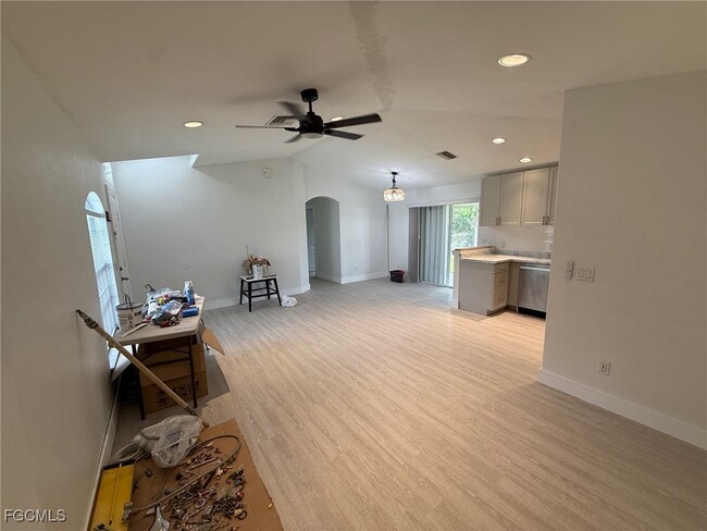 Building Photo - 3335 Everglades Blvd S