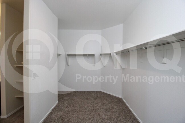 Building Photo - 2455 E Alida Dr