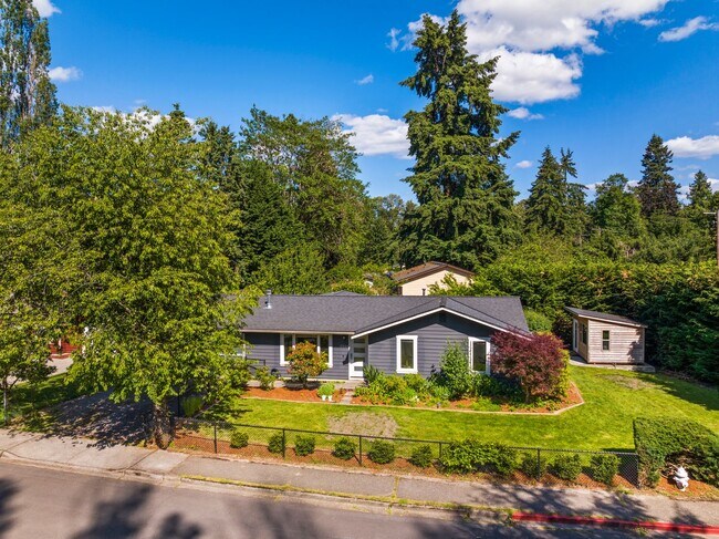 Building Photo - 3Bd/1.5Ba Kirkland Home