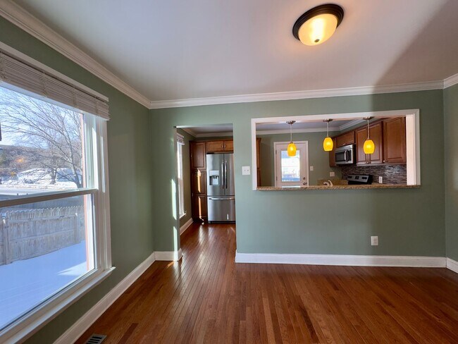 Building Photo - Charming 3Bed/1.5Bath Townhouse in Carney