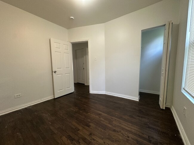 Building Photo - 4BR / 1BA Home with Basement – Near Rainbo...
