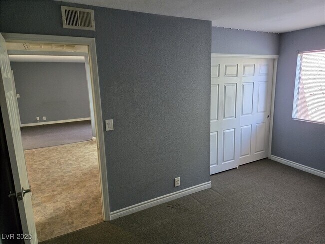 Building Photo - 5060 Indian River Dr