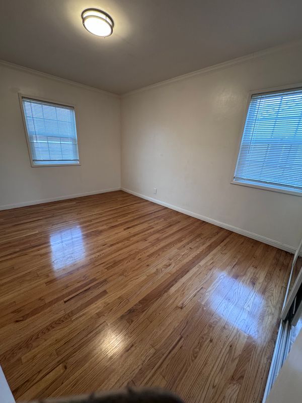 Building Photo - 624 W Hammel St