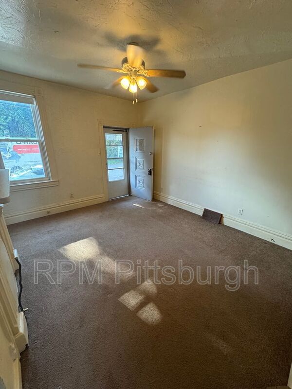 Building Photo - 120 Earl St