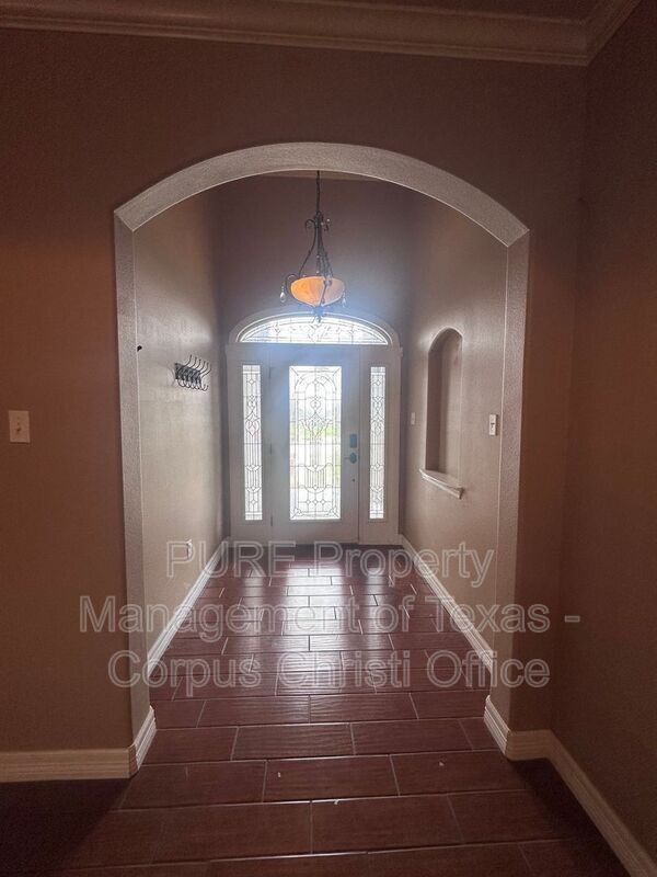 Building Photo - 6902 Anastasia Dr