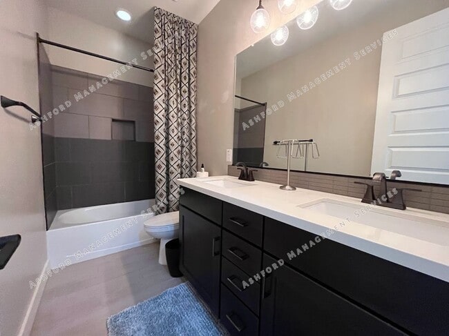 Building Photo - BEAUTIFUL 3 BEDROOM 2 BATHROOM HOME IN PEORIA