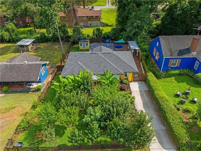 Building Photo - 844 Deckner Ave SW