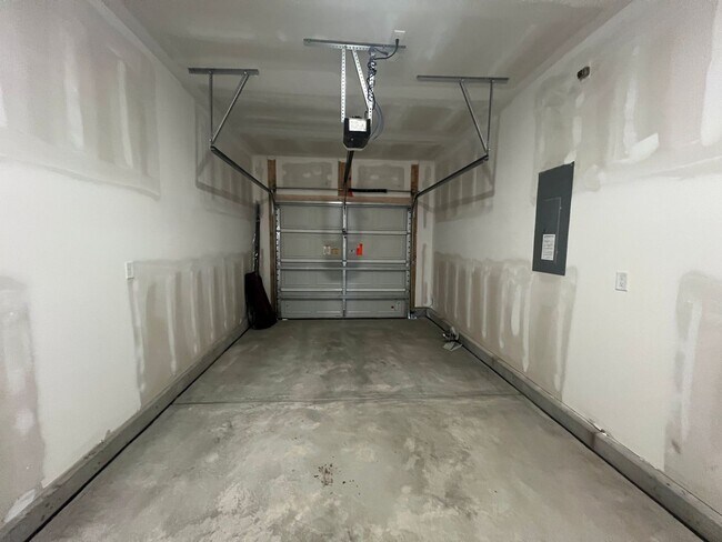 Building Photo - COLLINS WALK IN CONWAY