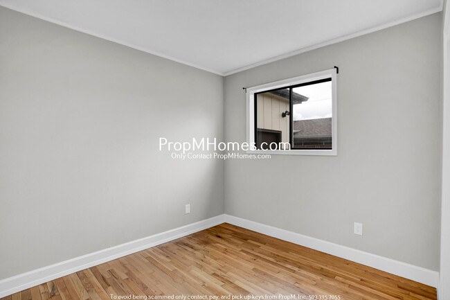 Building Photo - Cozy Two Bedroom Home in Montavilla!