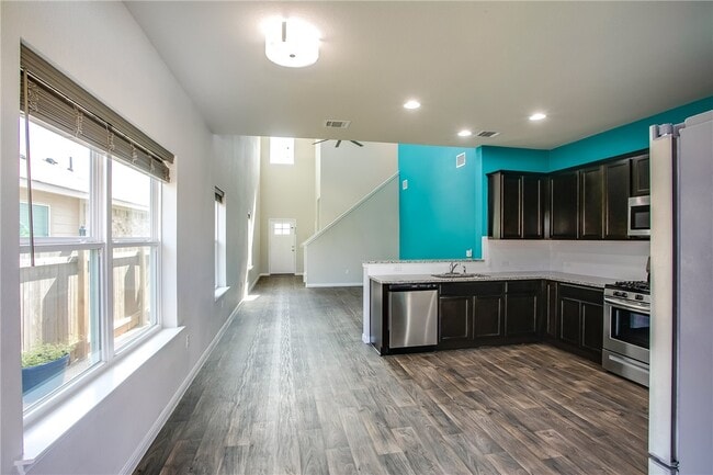Building Photo - 605 Callahan Ln