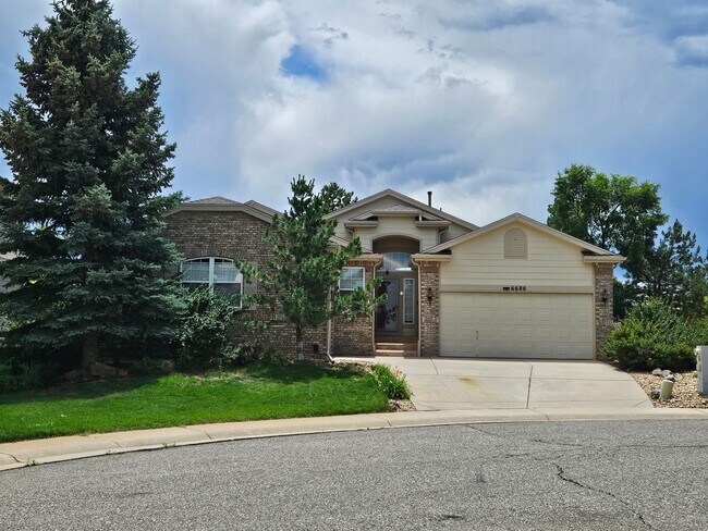 Building Photo - Castle Pines Fabulous 5 Bedroom Oasis Avai...