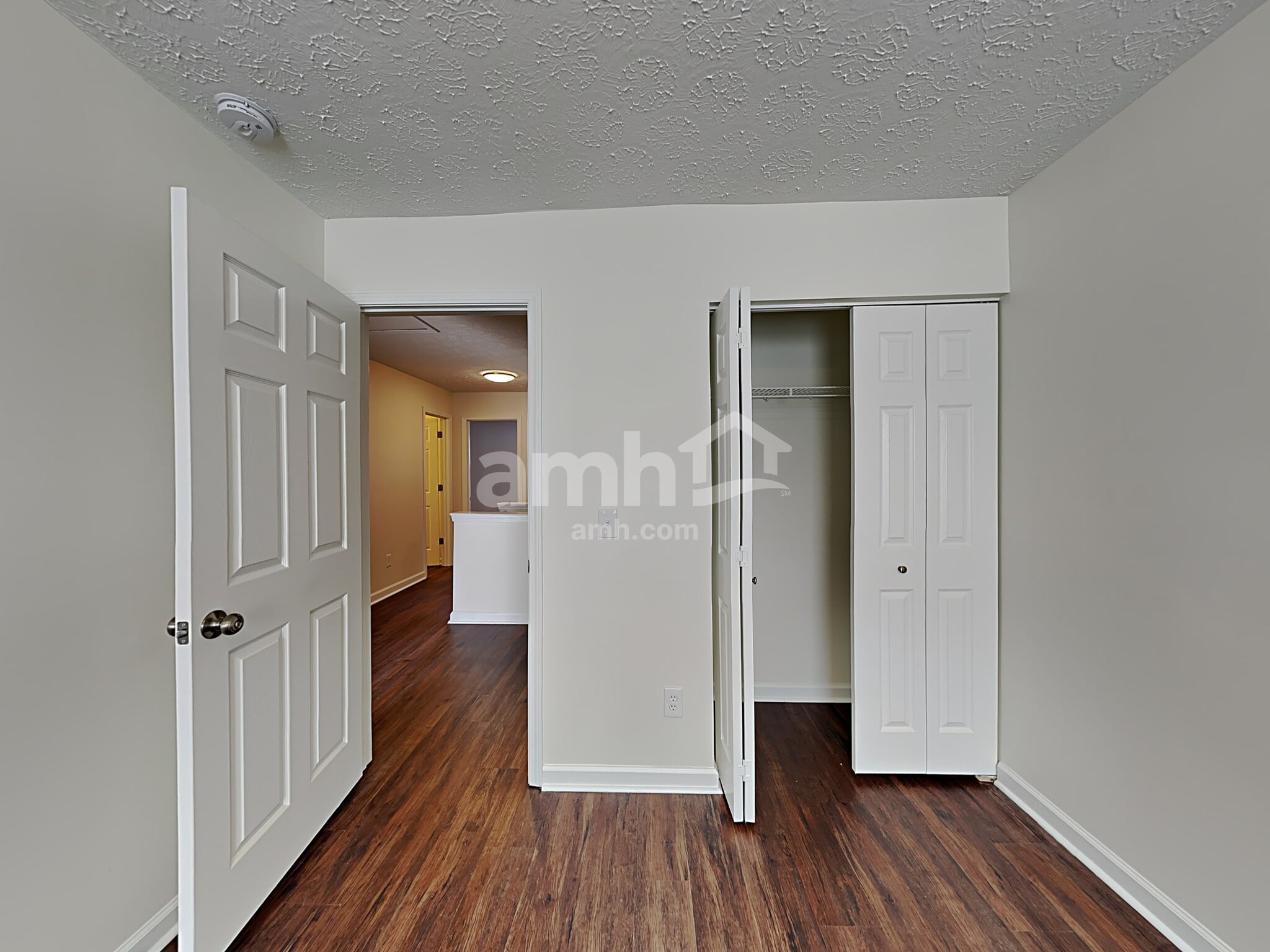 Building Photo - 2648 Sutherland Dr