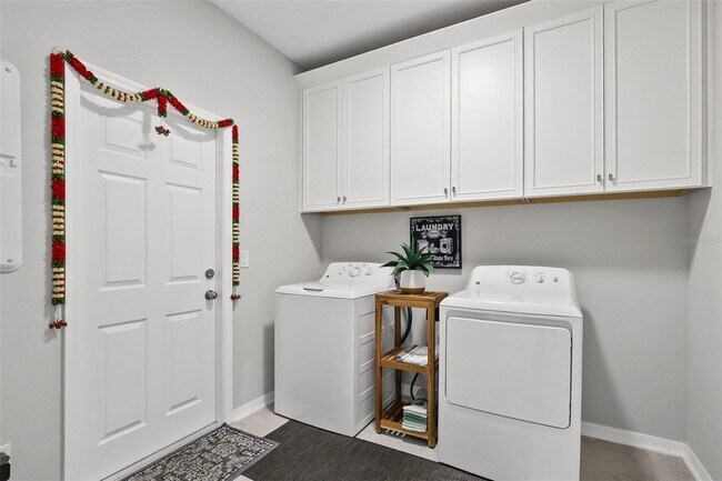 Building Photo - 3010 Adams Cross Dr