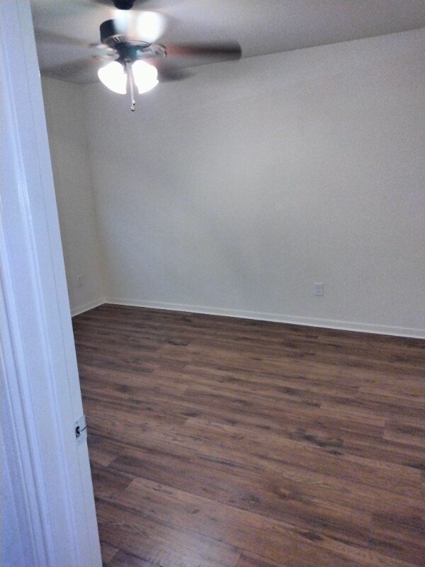 Building Photo - 20706 Settlers Lake Cir N