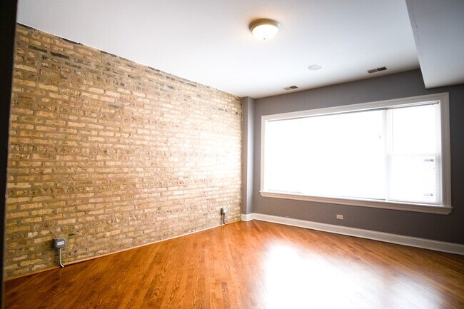 Building Photo - 2319 W Rosemont Ave