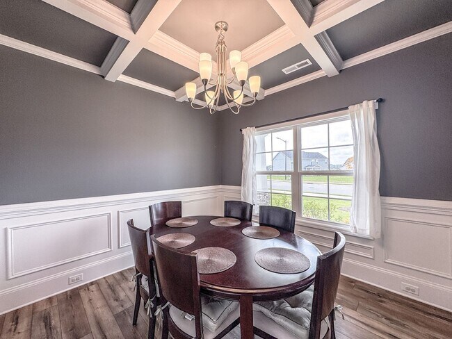 Building Photo - Stunning 4 Bed Home with Fenced Backyard