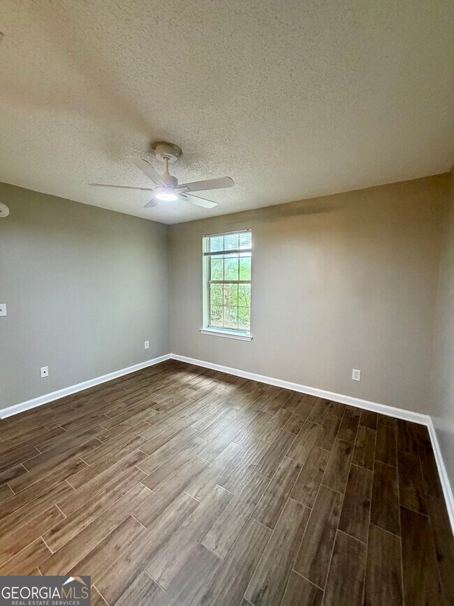 Building Photo - 440 Admiral's Walk Dr
