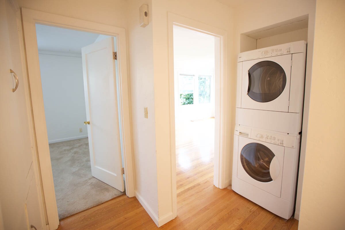 In Unit Washer/Dryer - 1409 NE 71st Ave