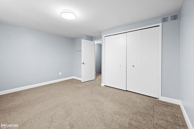 Building Photo - 8439 Hickory Dr