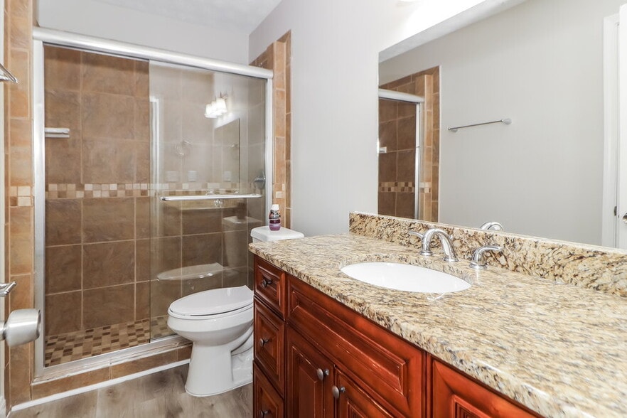 Building Photo - 2950 Northcliff Dr