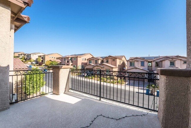 Building Photo - A stunning 4 Bedroom home nestled in the prestigious community in Henderson!