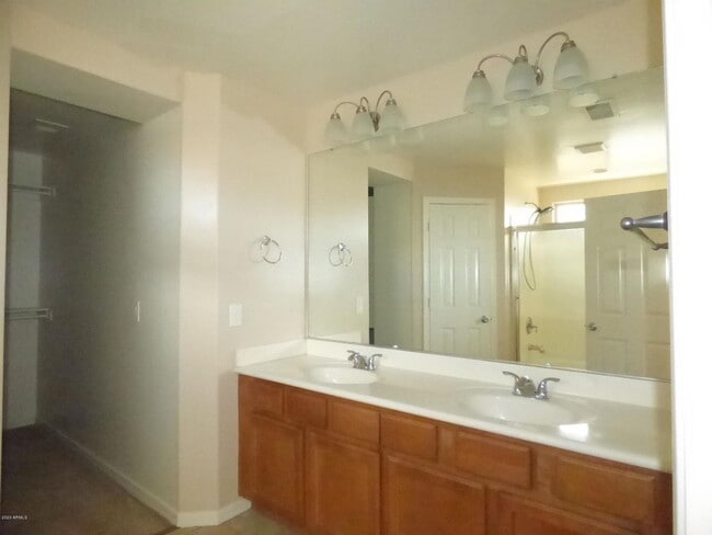 Building Photo - Great home for the money and size in Wadde...