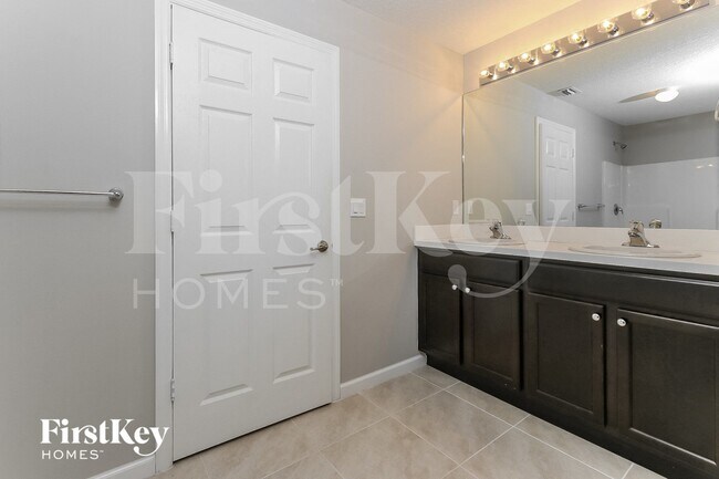 Building Photo - 873 SW Saltonstall Terrace