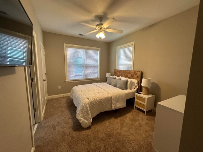 Building Photo - 321 Landing Dr