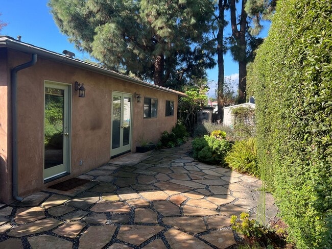 Building Photo - Private 3 Bedroom In Carpinteria