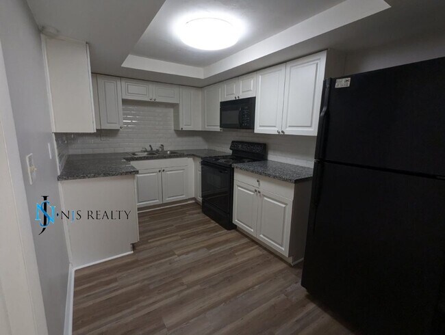 Building Photo - 2/2/1 with  RENOVATED baths & kitchen, fenced yard, NEW lvp flooring and a OVERSIZED lanai!