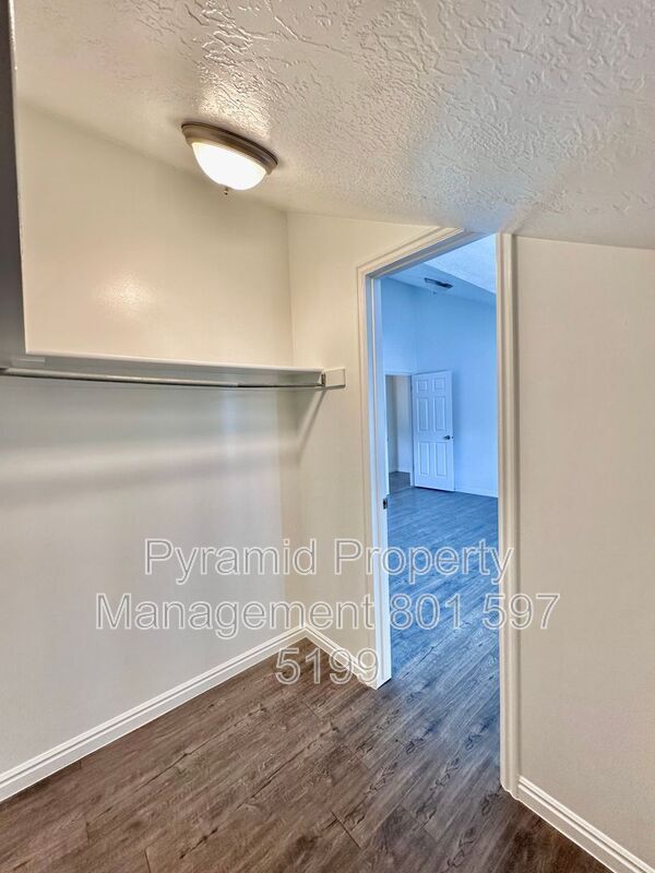 Building Photo - 1099 Shepard Ln