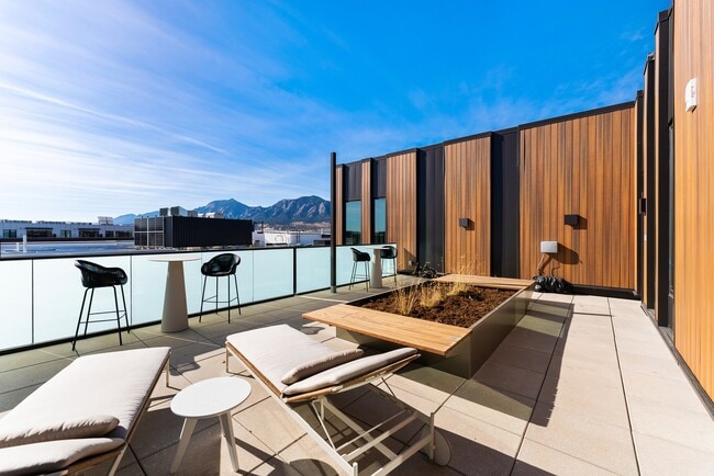 Building Photo - Pearl at Boulder Commons