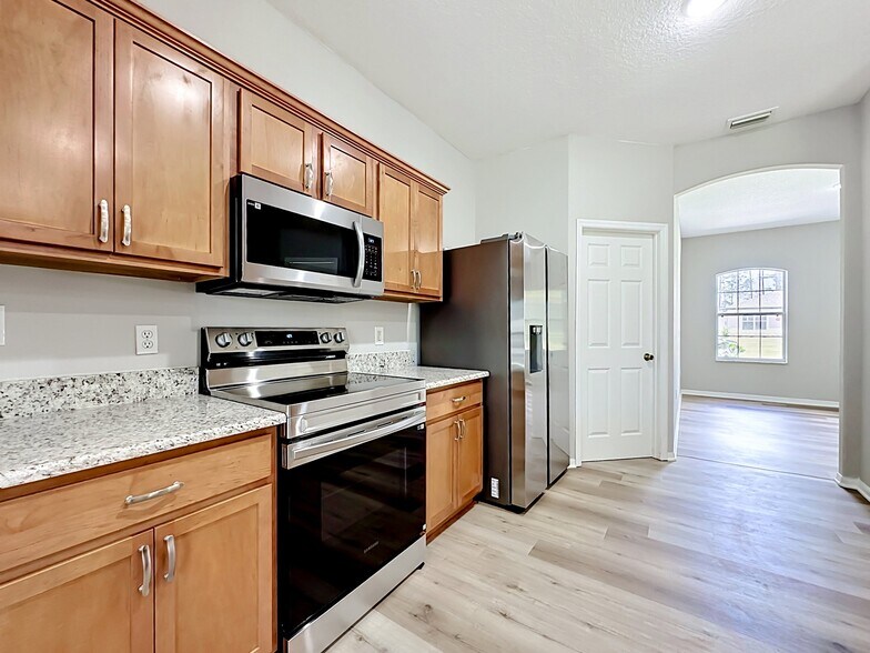 Building Photo - 57 Renshaw Dr