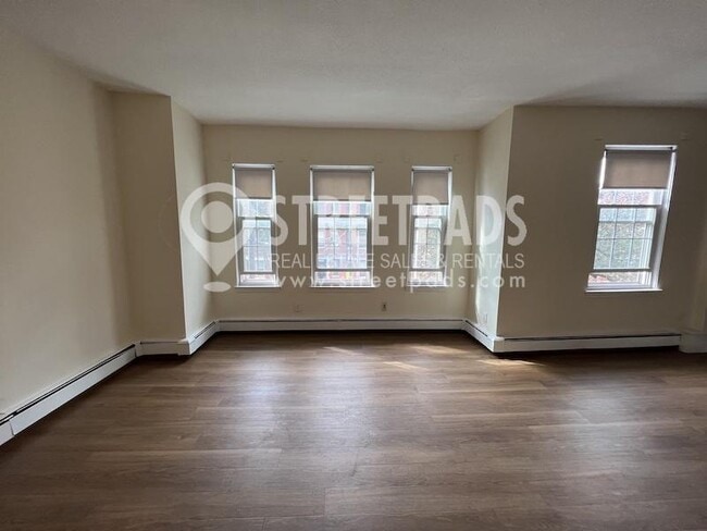 Building Photo - bedroom in Boston MA 02130