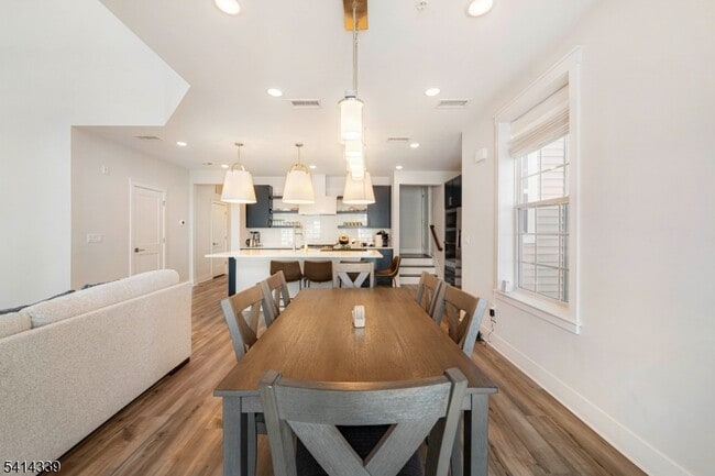 Building Photo - 707 Station Rd