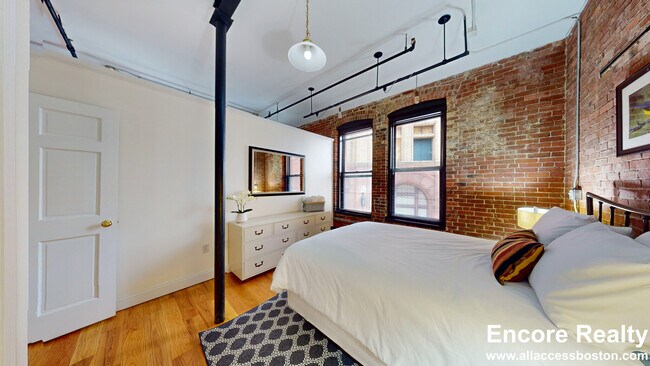 Building Photo - 19 Stanhope St