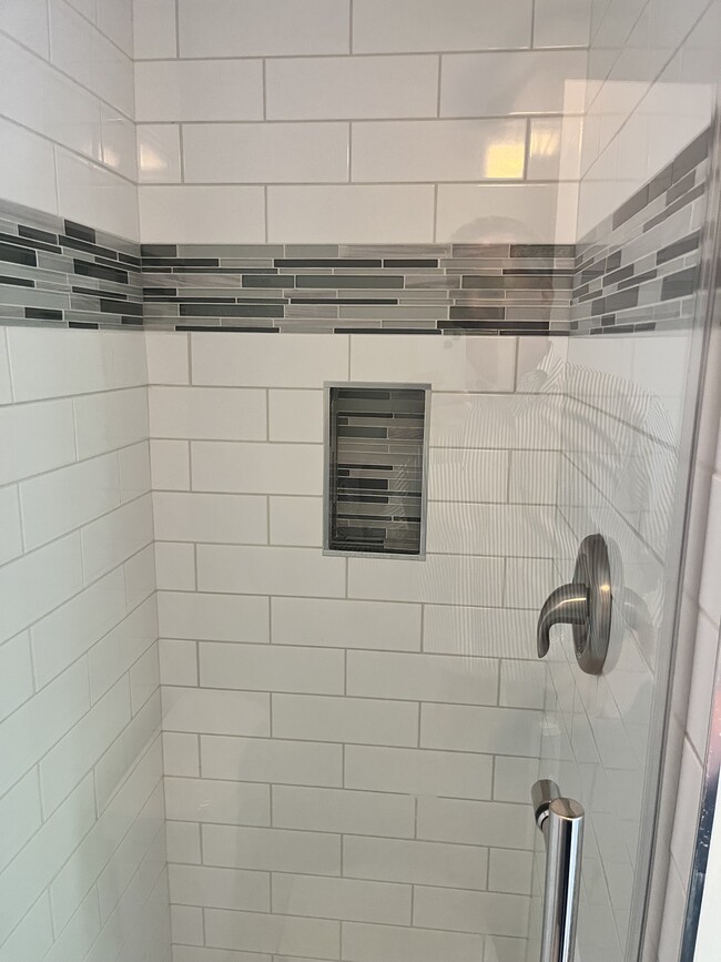 1st floor bath - 1325 N 4th St