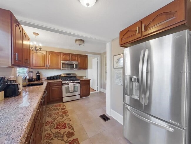 Building Photo - 614 8th St N