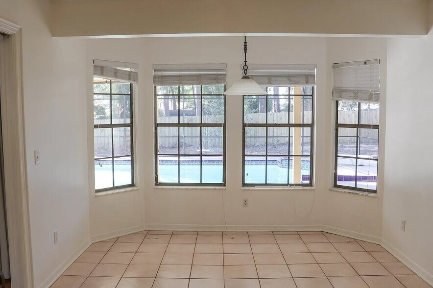 Building Photo - 2152 Palm Crest Dr