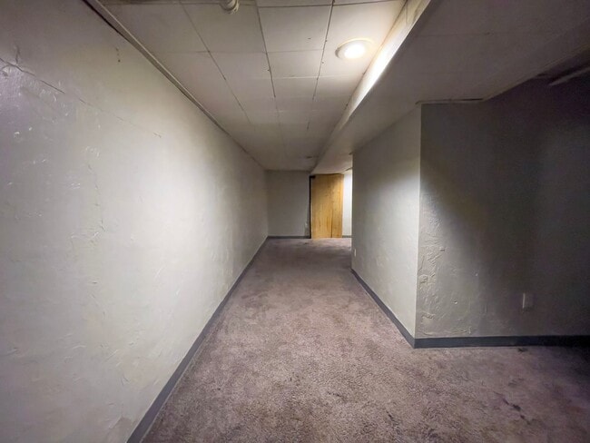 Building Photo - PRELEASING for AUGUST! Close to Campus