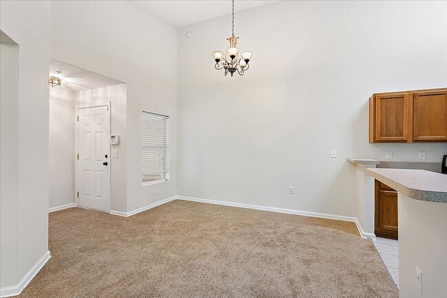 Building Photo - Great condo! New AC system!
