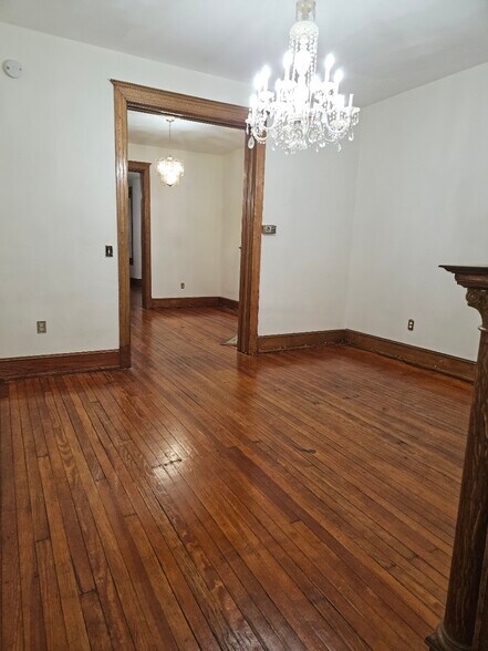 Building Photo - 117 V St NW