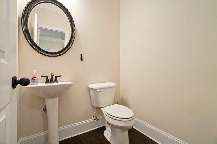 Building Photo - 3810 Brookhollow Dr